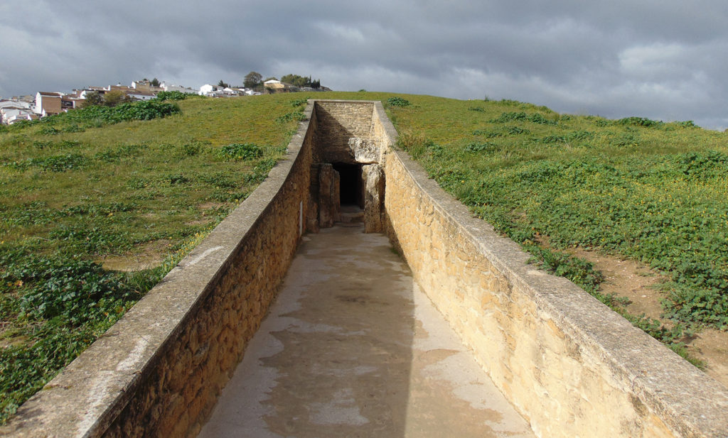 Dolmen de Viera, sepulcro megalítico (Antequera, Málaga)