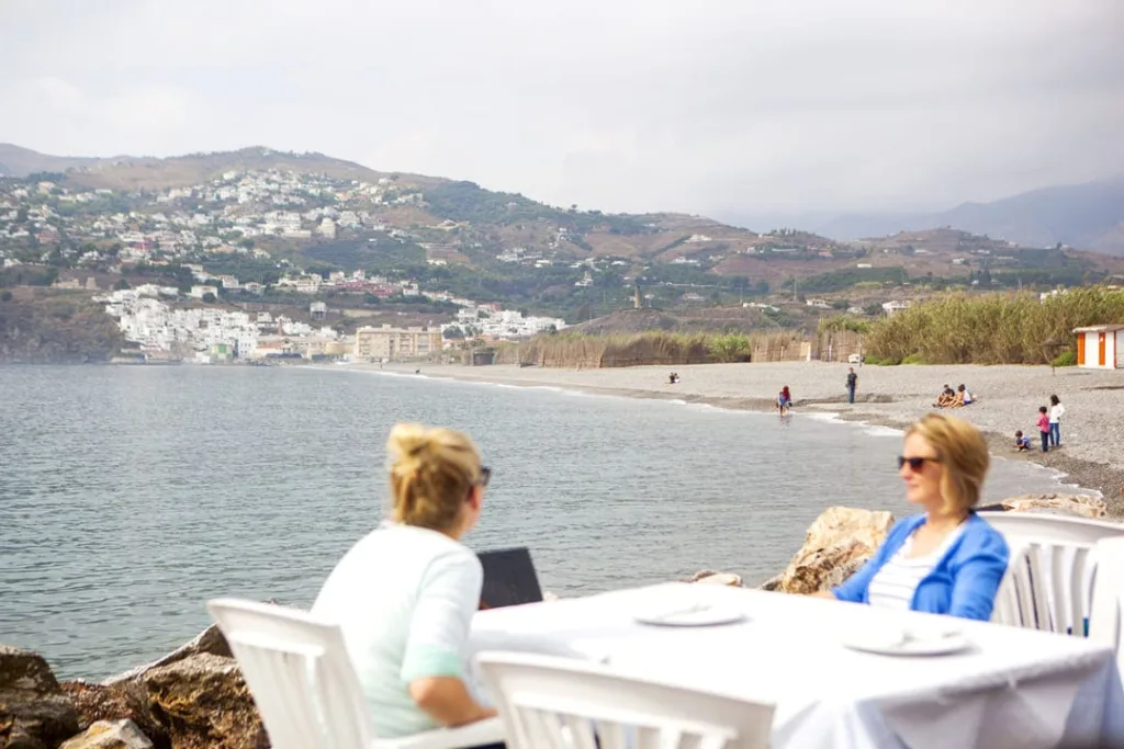 Calidad en la atención al cliente - vista comensales en restaurante