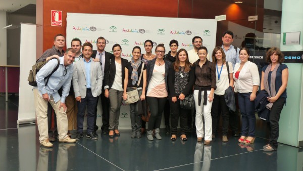 Los alumnos del curso de Community Manager (#CMTUR) de Ciomijas visitan el Demolab