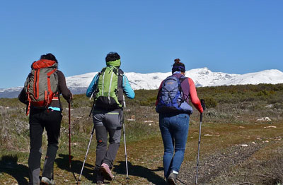 Excursionistas Sierra y sol ecoturismo granada