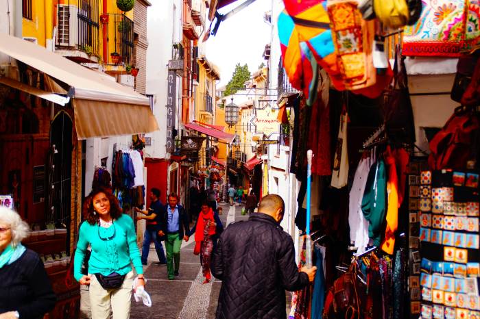 Recorrer callejuelas de Granada